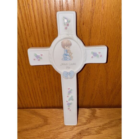 Vintage Precious Moments Jesus Loves Me Porcelain Cross Wall Hanging (Boy) - Picture 1 of 7